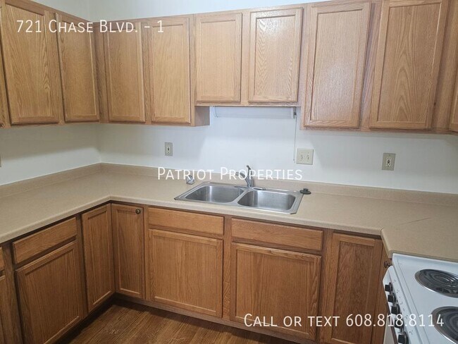 Foto del edificio - 1 bedroom/ 1 bath apartment in Sun Prairie...
