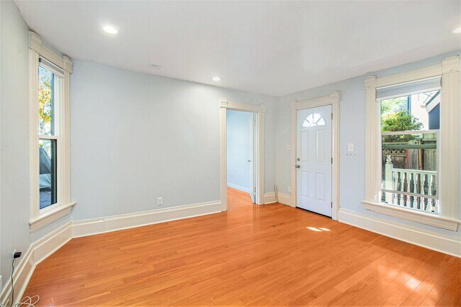 Building Photo - 2164 Alameda Ave - 2 bedroom | 1 bath | Lo...