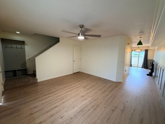Foto del edificio - Great location 3 bed, 2.5 bath, 1 car garage townhome in the Dino Tracks area.