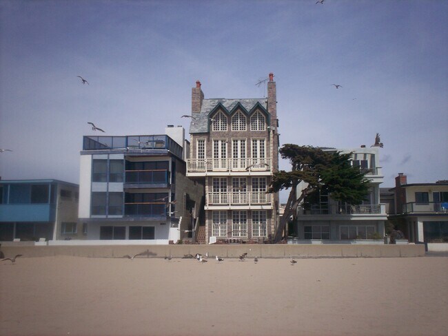 Building Photo - 428 The Strand