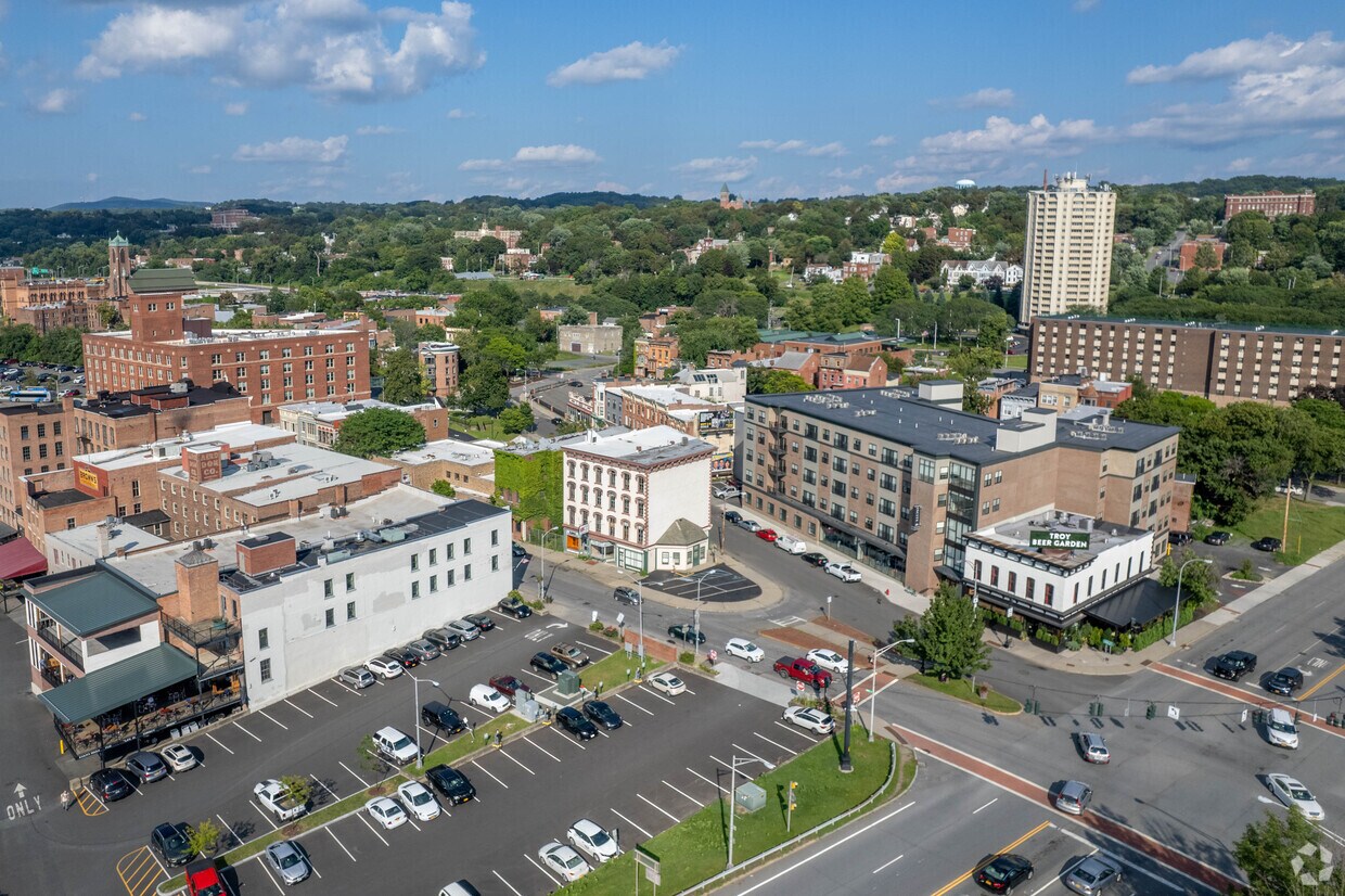 400 River St, Troy, NY 12180 400 River St Troy, NY Apartments for