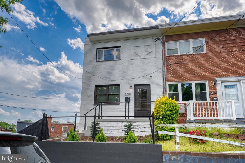 Foto principal - 5710 Eastern Ave NE