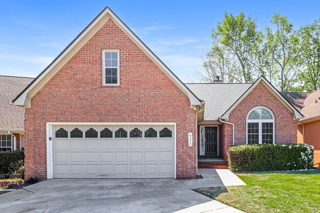 Building Photo - 495 Fairway Ct