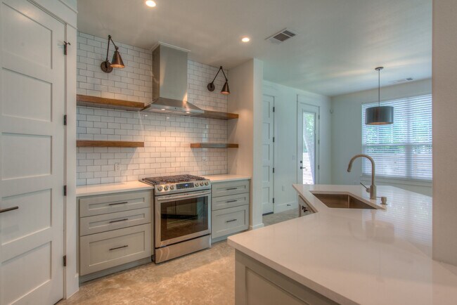Foto del edificio - 1205 W 22nd St