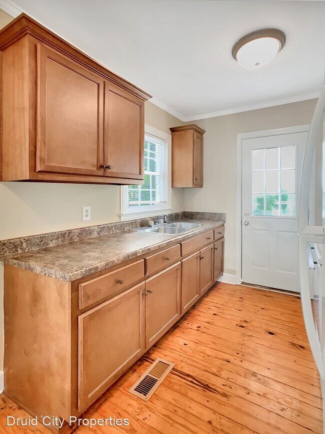 Building Photo - 3 br, 1 bath House - 1530 17th Avenue East