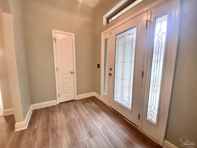 Foto del edificio - 8431 Ferlon Ave