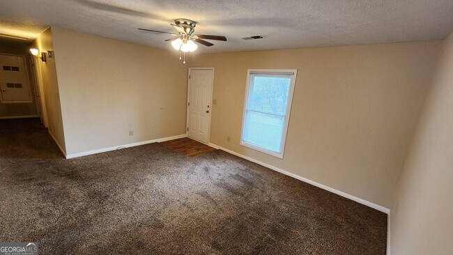 Building Photo - 105 Holly Ave