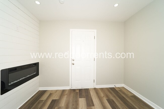 Building Photo - 1329 E Market St