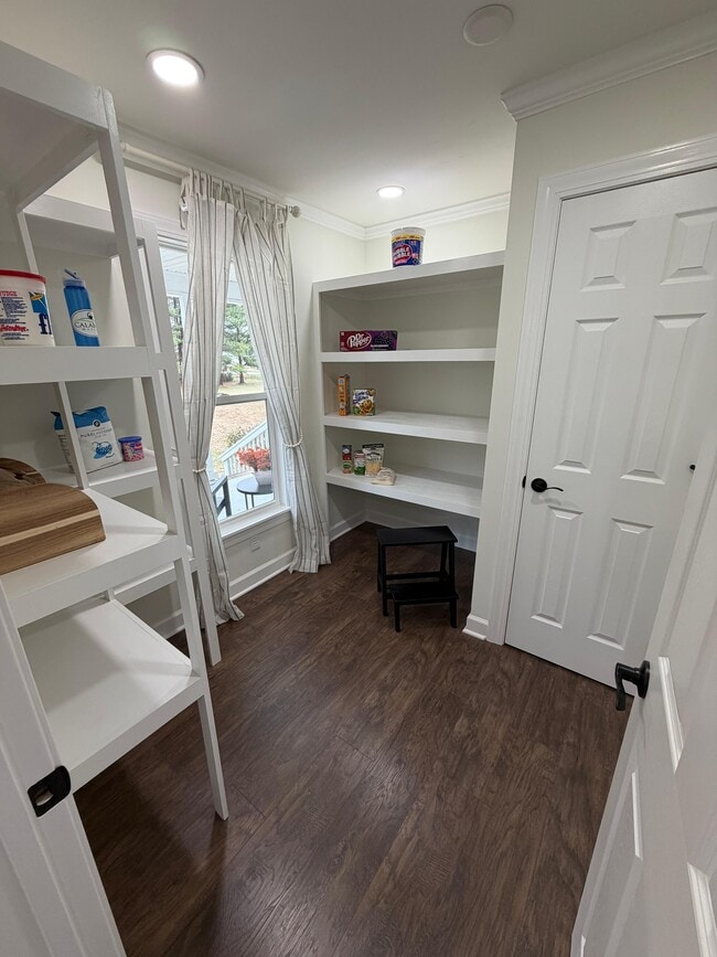 Building Photo - 33 Anna Dr