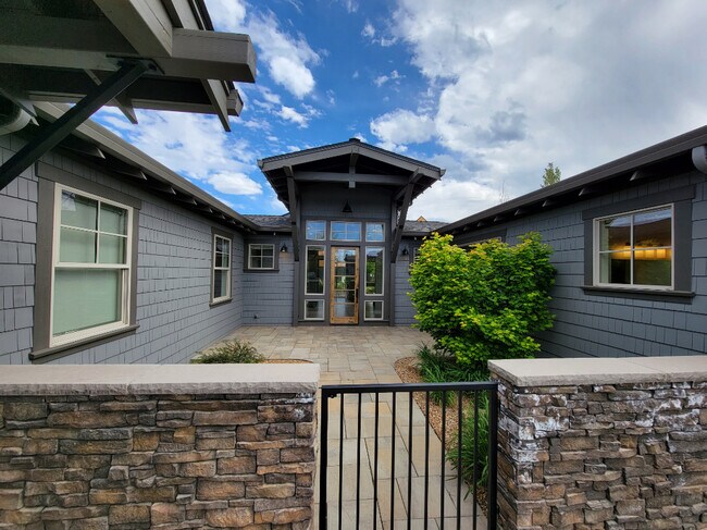 Building Photo - 19301 Alianna Loop