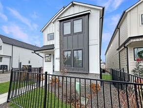 Building Photo - 3526 W Anderson St