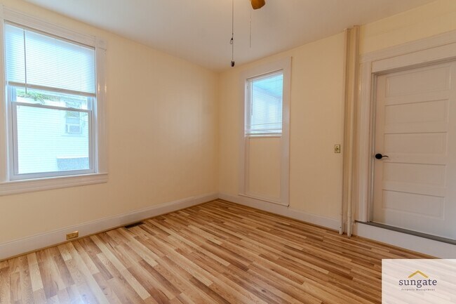 Foto del edificio - 2900 E Strathmore Ave