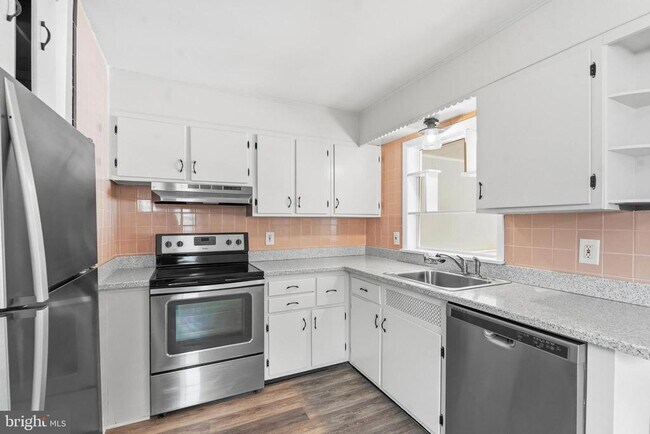 Foto del edificio - 1206 Sylvan Dr