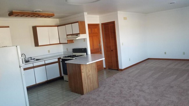 Building Photo - 107 W. Delaware #5