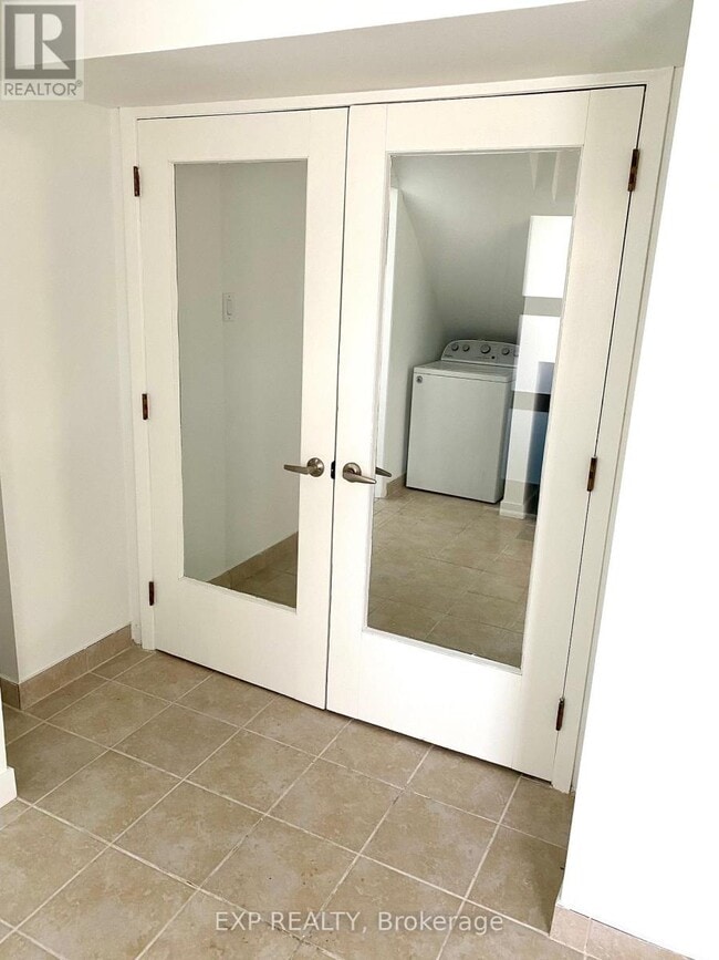 Building Photo - 2042 Tawney Rd