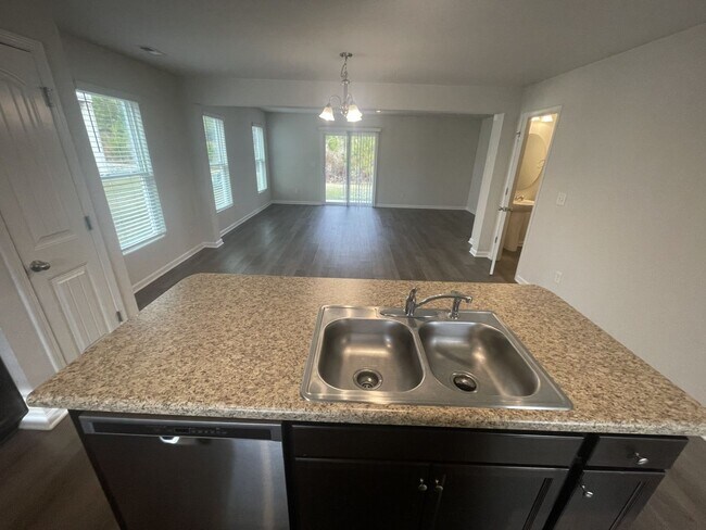 Building Photo - 3 Bedroom 2.5 Bath Town home