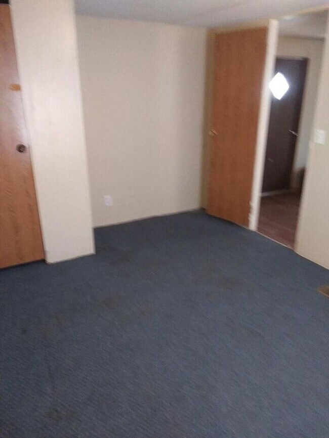 Building Photo - Nicely updated mobile home available now!
