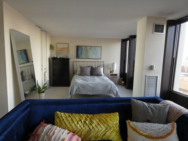 Building Photo - 100 E Walton St