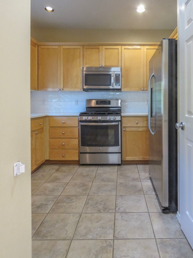 Building Photo - NEW PRICE !!!!! 3 Bedroom Beaverton Home A...