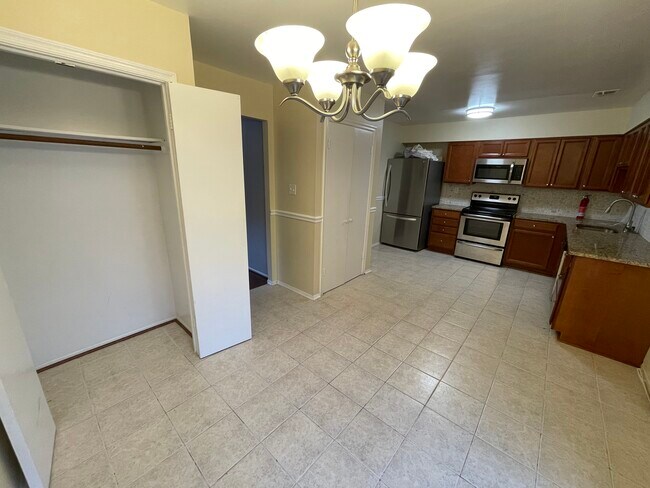 Foto del edificio - 15039 Cherrywood Dr