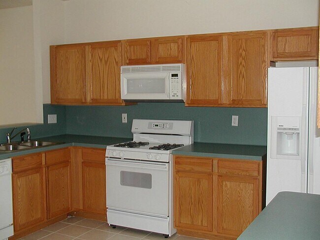 Foto del edificio - 922 Birnham Woods Blvd