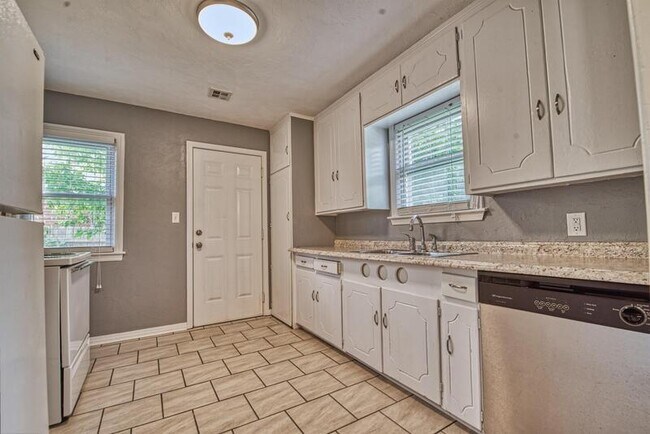 Photo - 2429 NW 35th St House