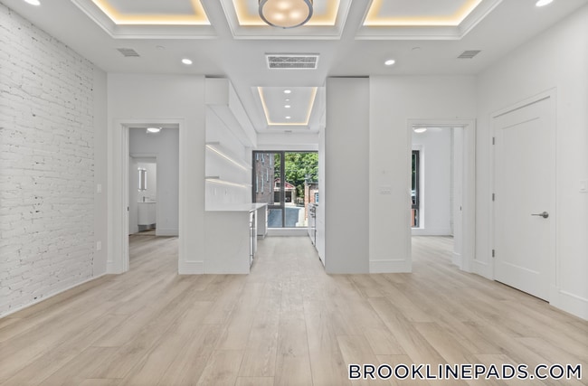Foto del edificio - 1580 Beacon St