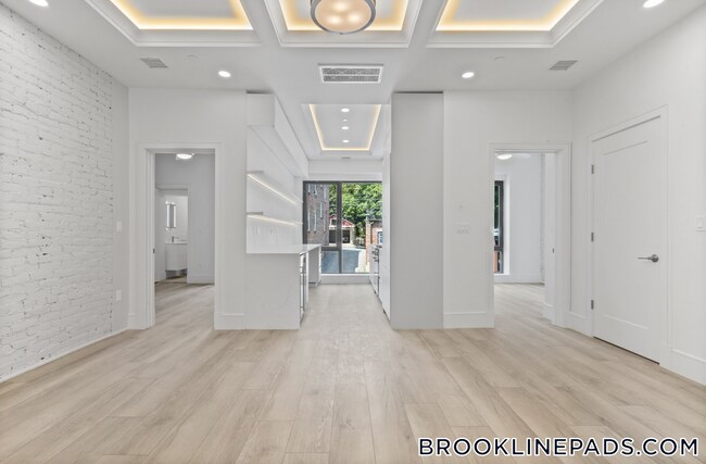 Building Photo - 1580 Beacon St