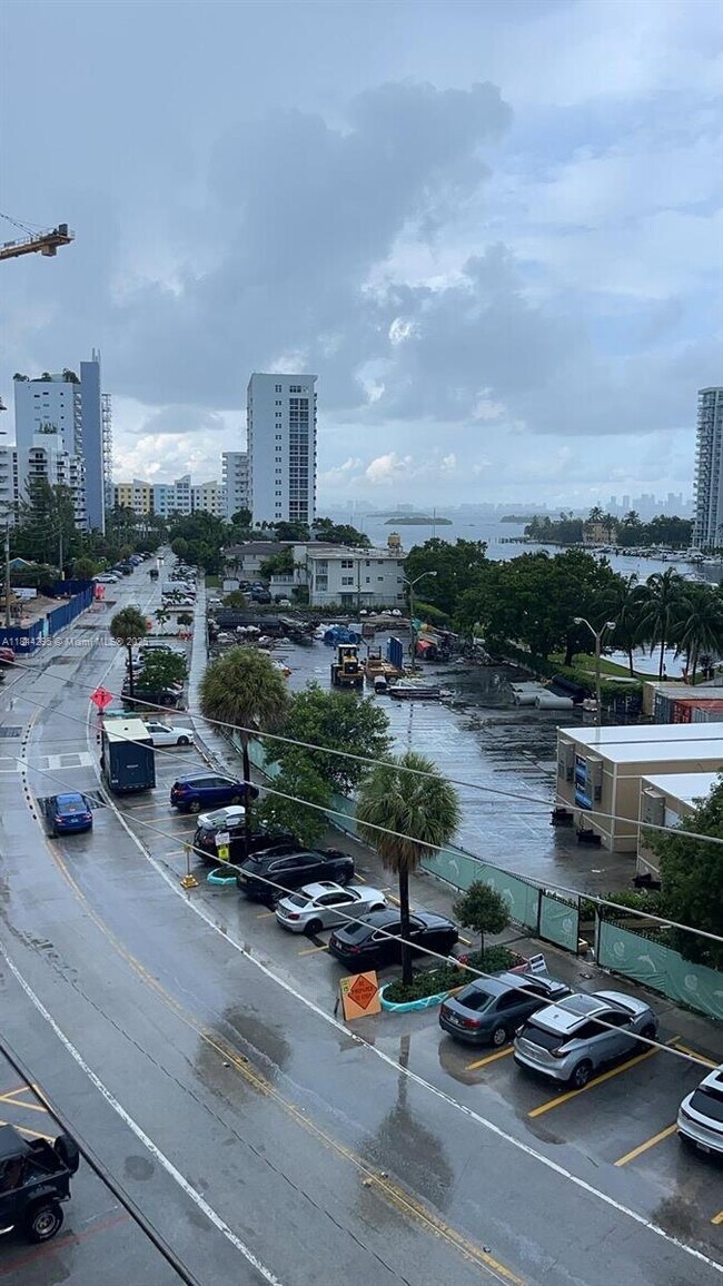 Foto del edificio - 7904 West Dr