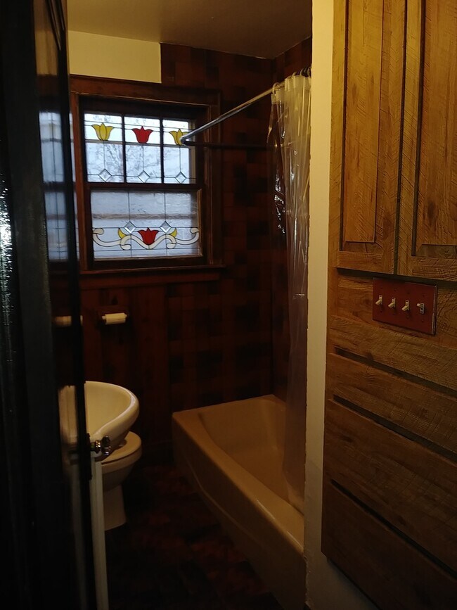 Foto del edificio - 2744 Burr Oak Ave