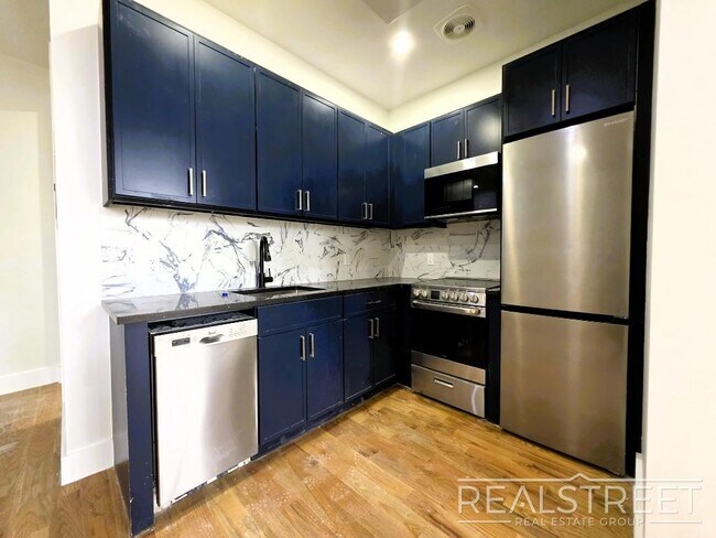 Foto del edificio - 1734 Nostrand Ave