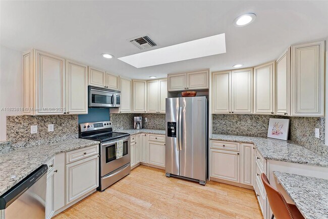 Building Photo - 6101 SE Landing Way