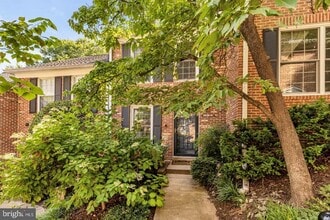 Building Photo - 2536 S Walter Reed Dr