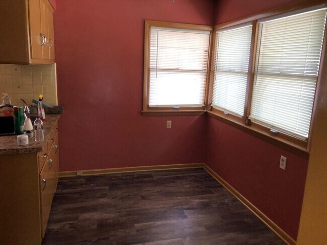 área de comedor - 4075 N 85th St