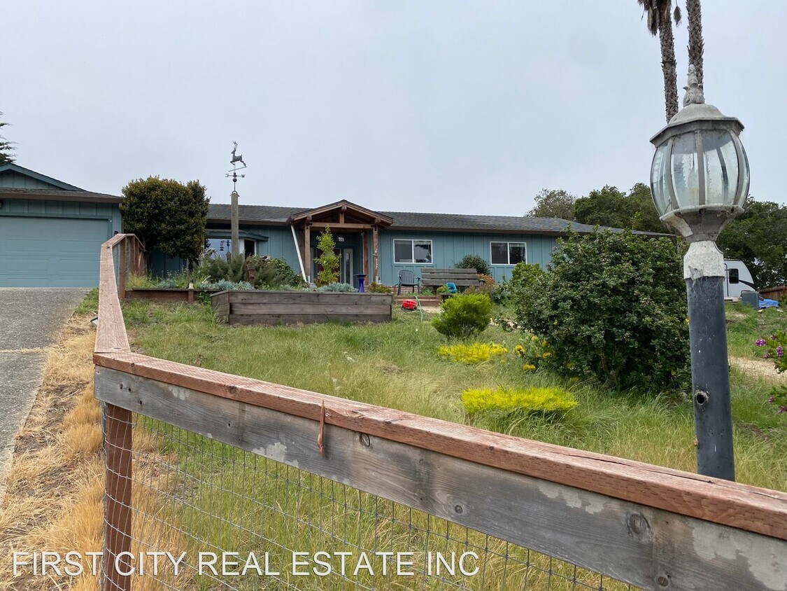 Foto principal - 4 br, 2 bath House - 15190 Oak Hills Drive