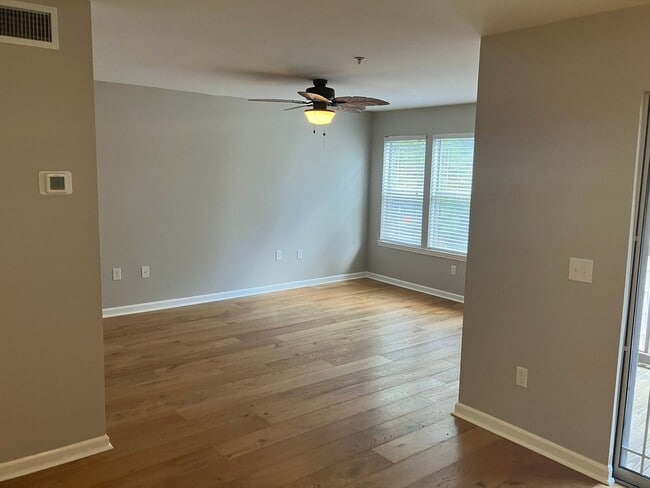 Building Photo - 2 Bedroom / 2.5 Bathroom @ Brighton Bay