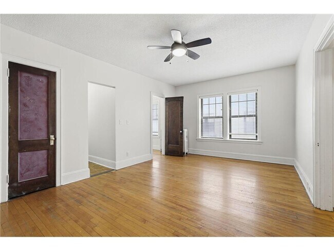 Foto del edificio - 220 E 19th St