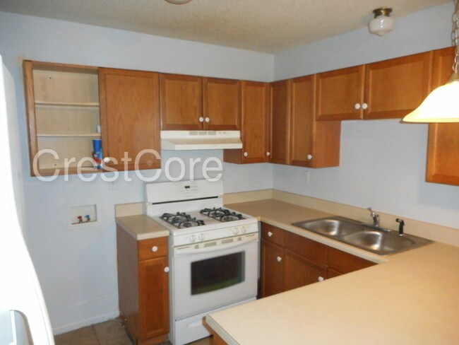 Building Photo - 945 N Claybrook St