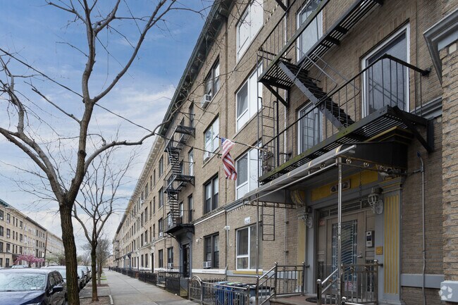 Building Photo - 6116 Woodbine St