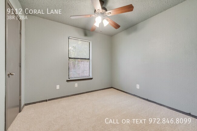 Foto del edificio - 9112 Coral Ln