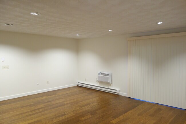 Foto del edificio - 300 Smithfield Rd