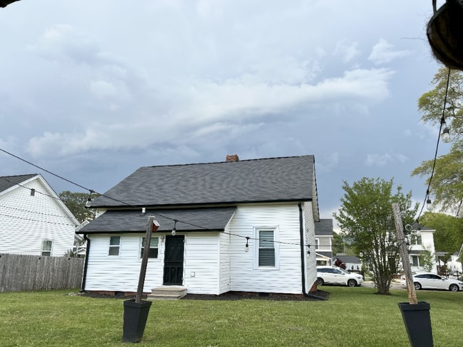 Building Photo - 17 Arrington Ave