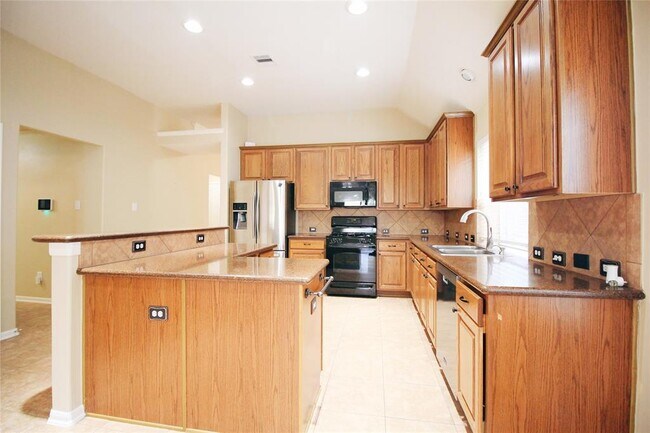 Building Photo - 6114 Menor Crest Dr