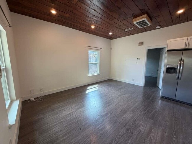 Foto del edificio - 6311 Felix Ave