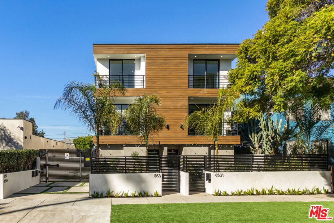 Primary Photo - 853 N Las Palmas Ave