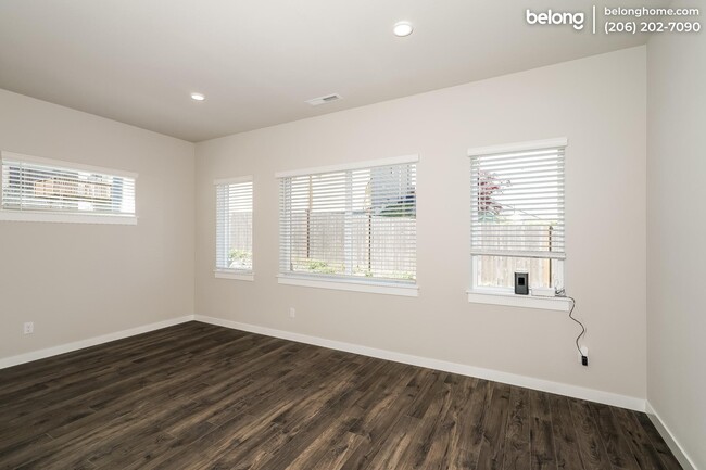 Foto del edificio - 303 207th St SE