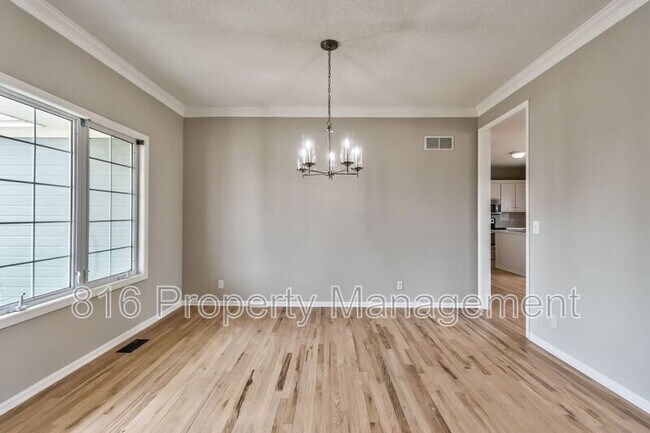 Building Photo - 2500 SW 11th St