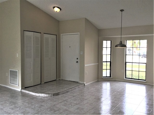 Foto del edificio - 214 Red Maple Drive