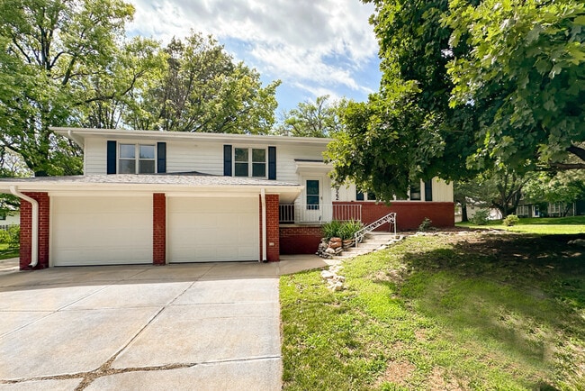 Photo - 922 N 122nd St House