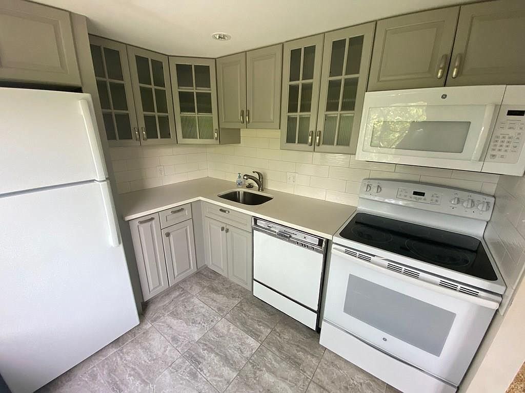 Primary Photo - 1243 Beacon St